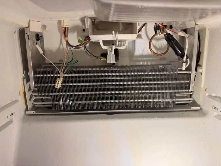 Signs of a refrigerant leak in a refrigerator